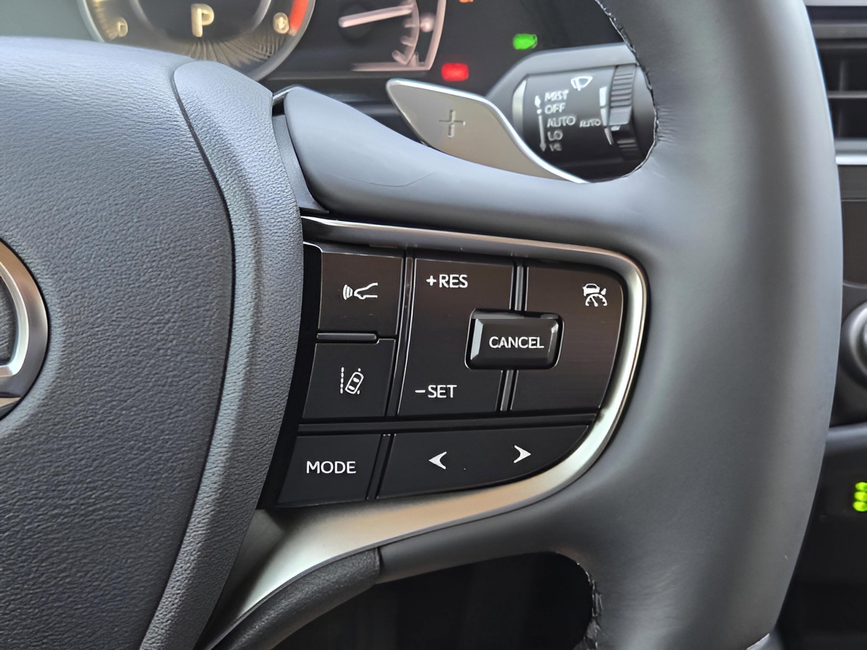 Used 2025 Lexus ES 350 Ultra Luxury w/ Accessory Package (Z2) image 23