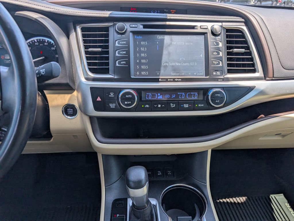 Used 2017 Toyota Highlander XLE AWD/4WD image 21