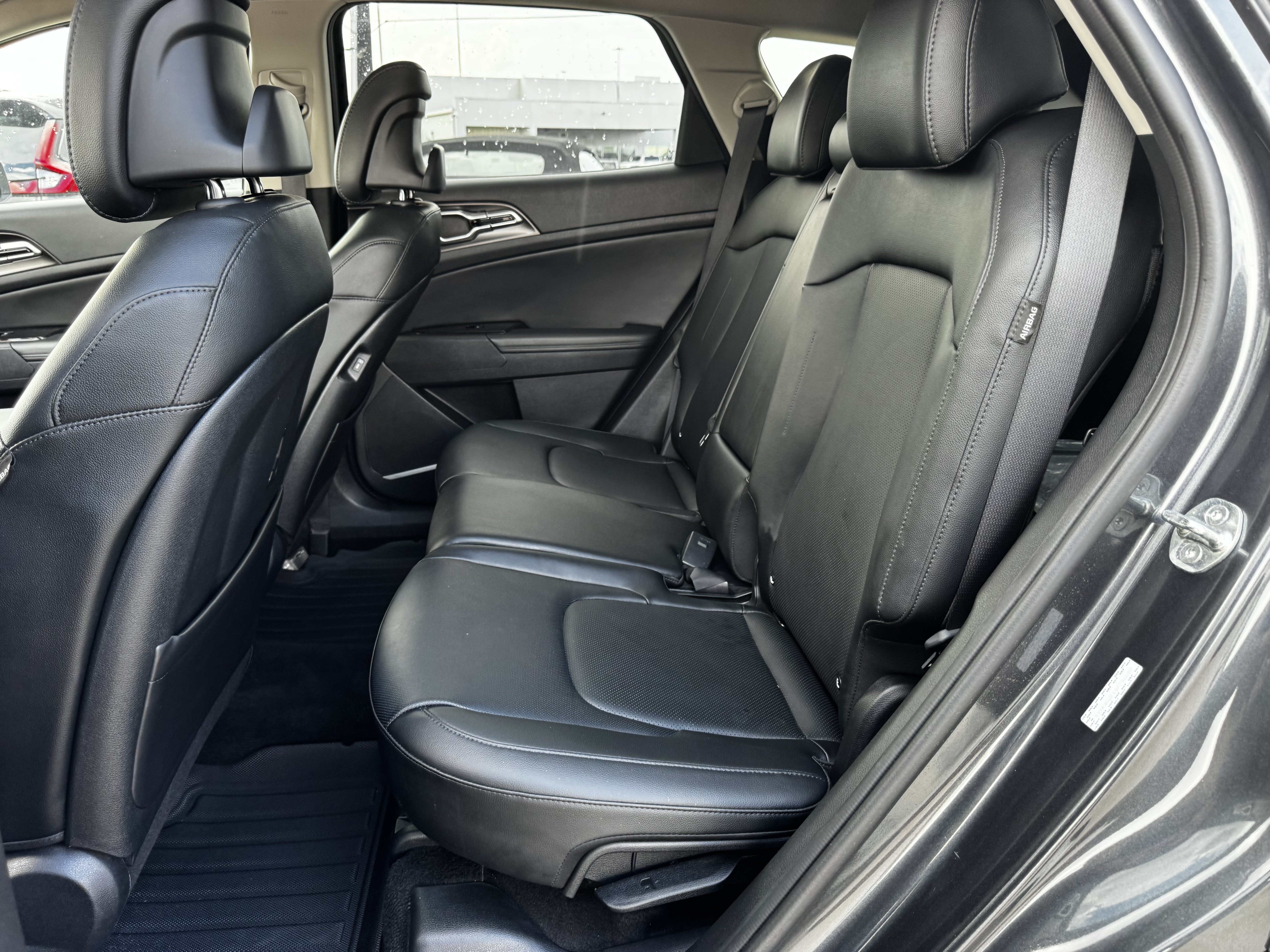 Used 2025 Kia Sportage EX FWD image 25
