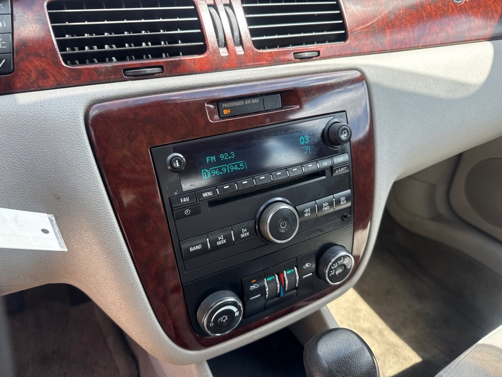 Used 2008 Chevrolet Impala LT FWD image 15