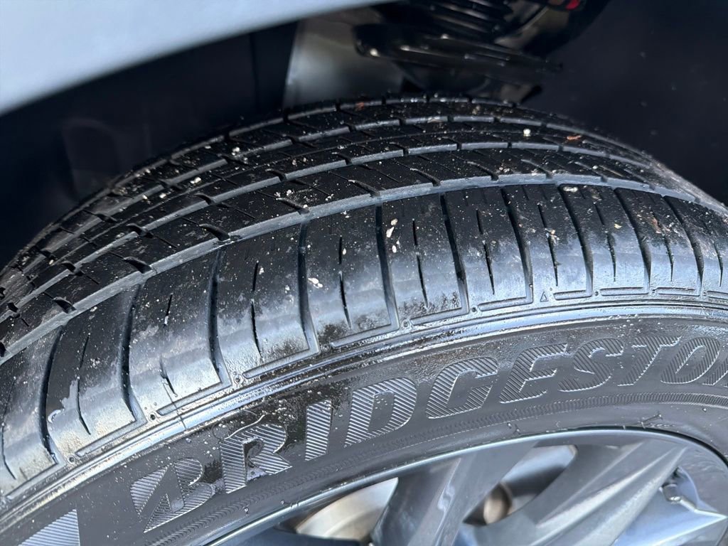 Used 2024 Volkswagen Tiguan SE image 32