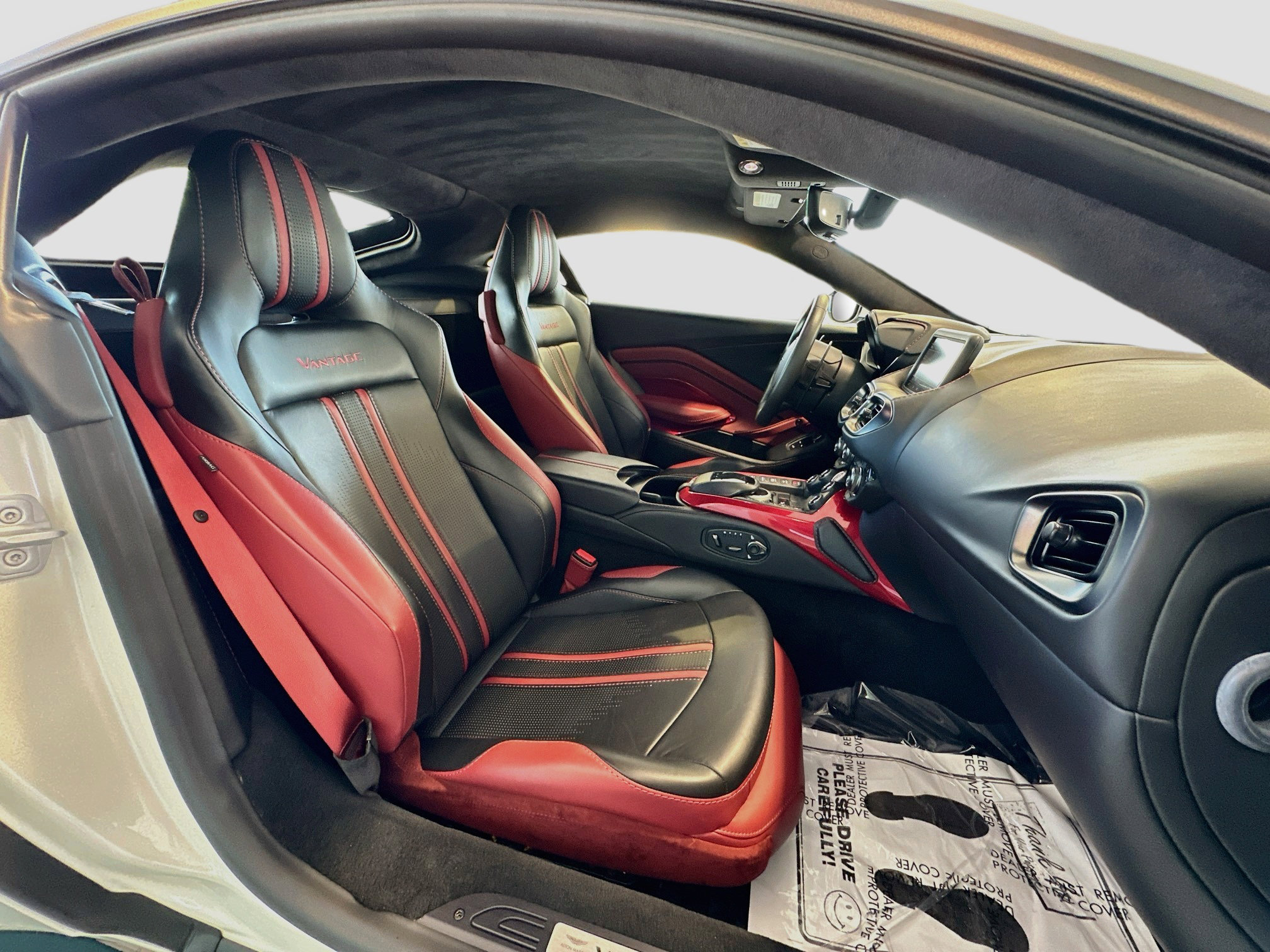 Used 2019 Aston Martin V8 Vantage Coupe RWD image 24