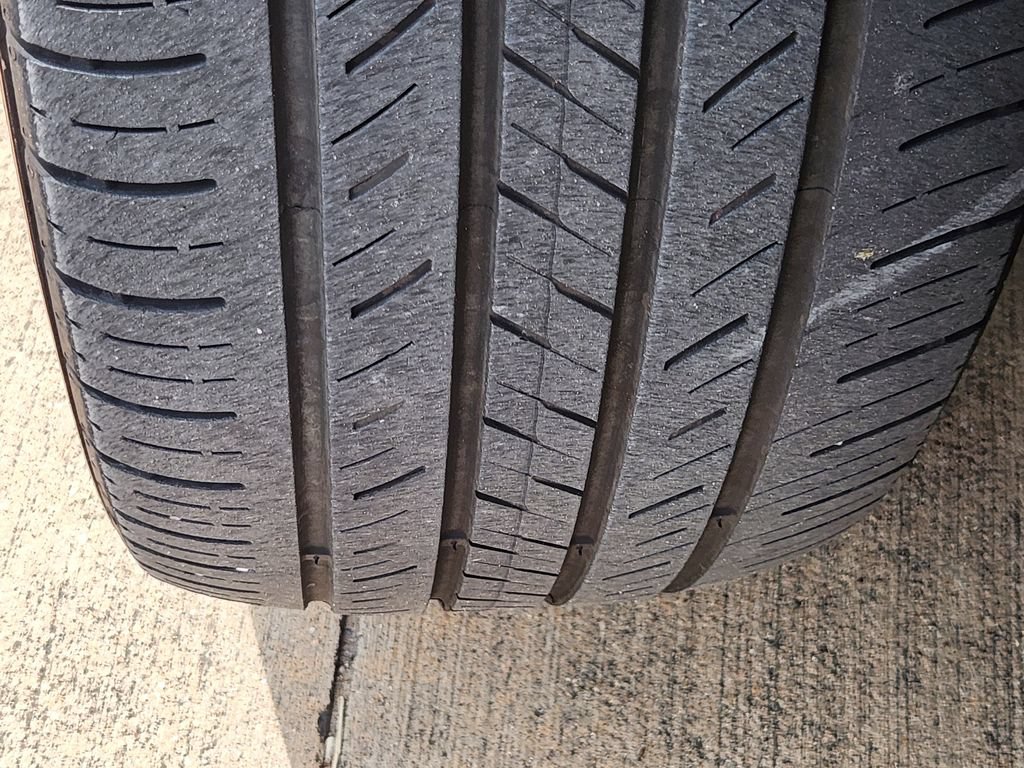 Used 2019 Chrysler 300 Limited w/ Safetytec Plus Group RWD image 10