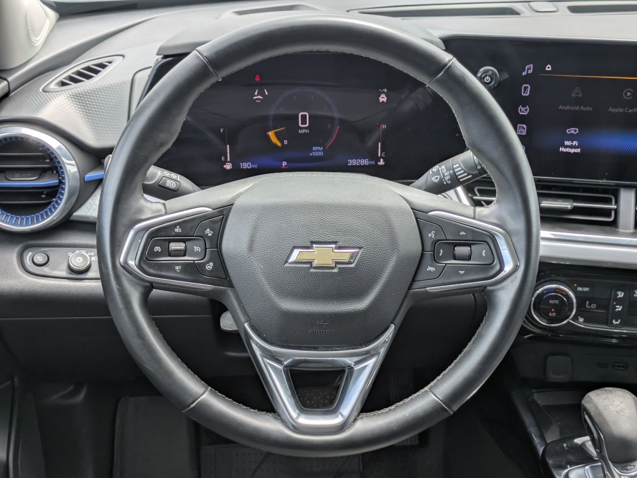 Used 2024 Chevrolet Trax LT w/ Sunroof Package FWD image 19