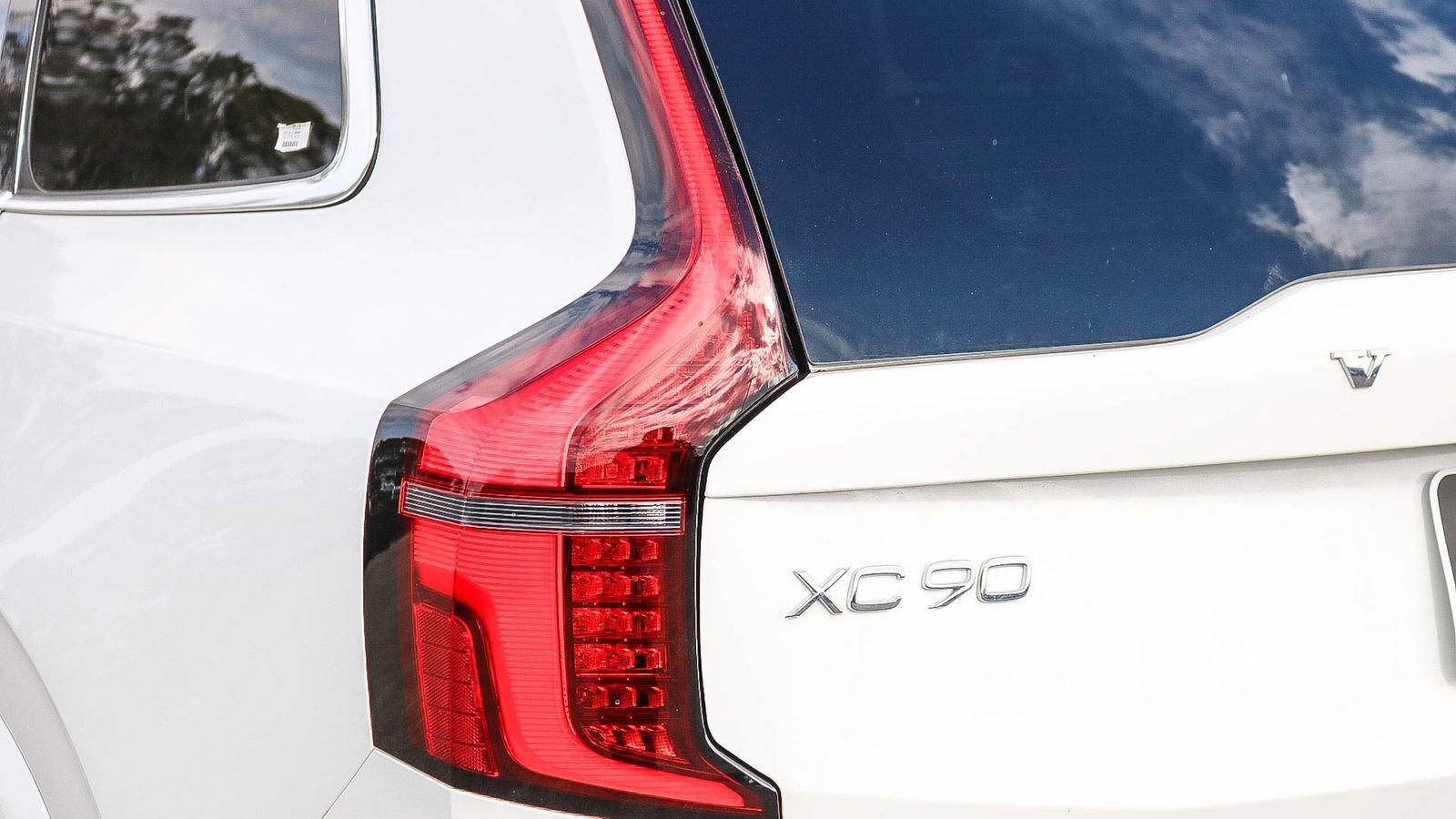 Used 2025 Volvo XC90 B6 Core w/ Protection Package Premier AWD/4WD image 9