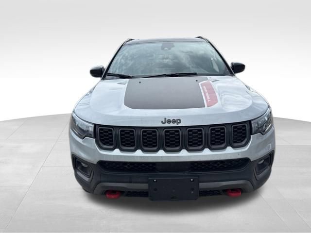 Used 2024 Jeep Compass Trailhawk AWD/4WD image 2