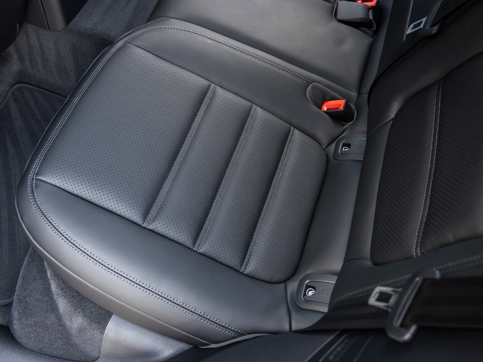 New 2026 Porsche Macan image 36