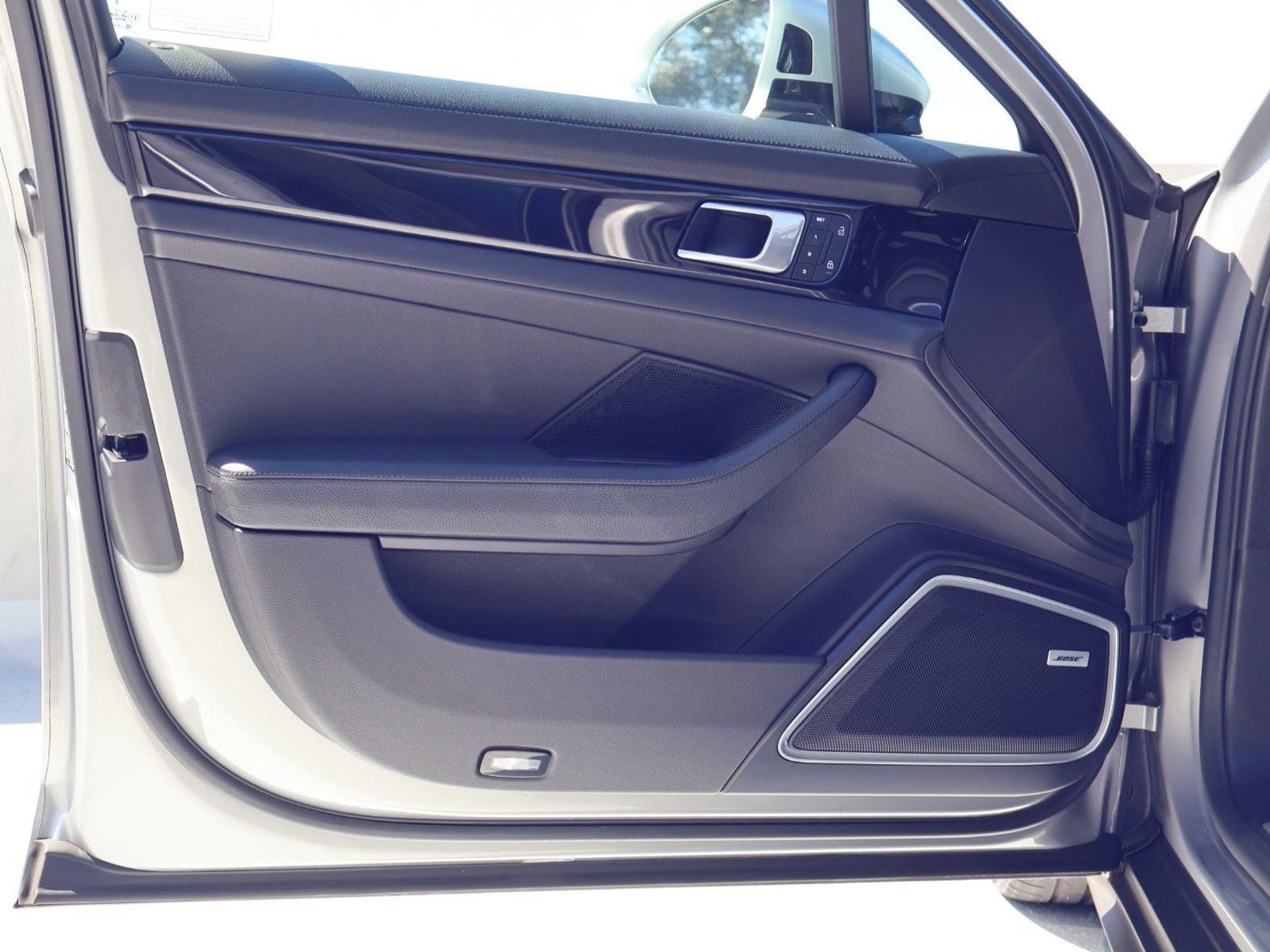 Certified 2023 Porsche Panamera 4 image 13