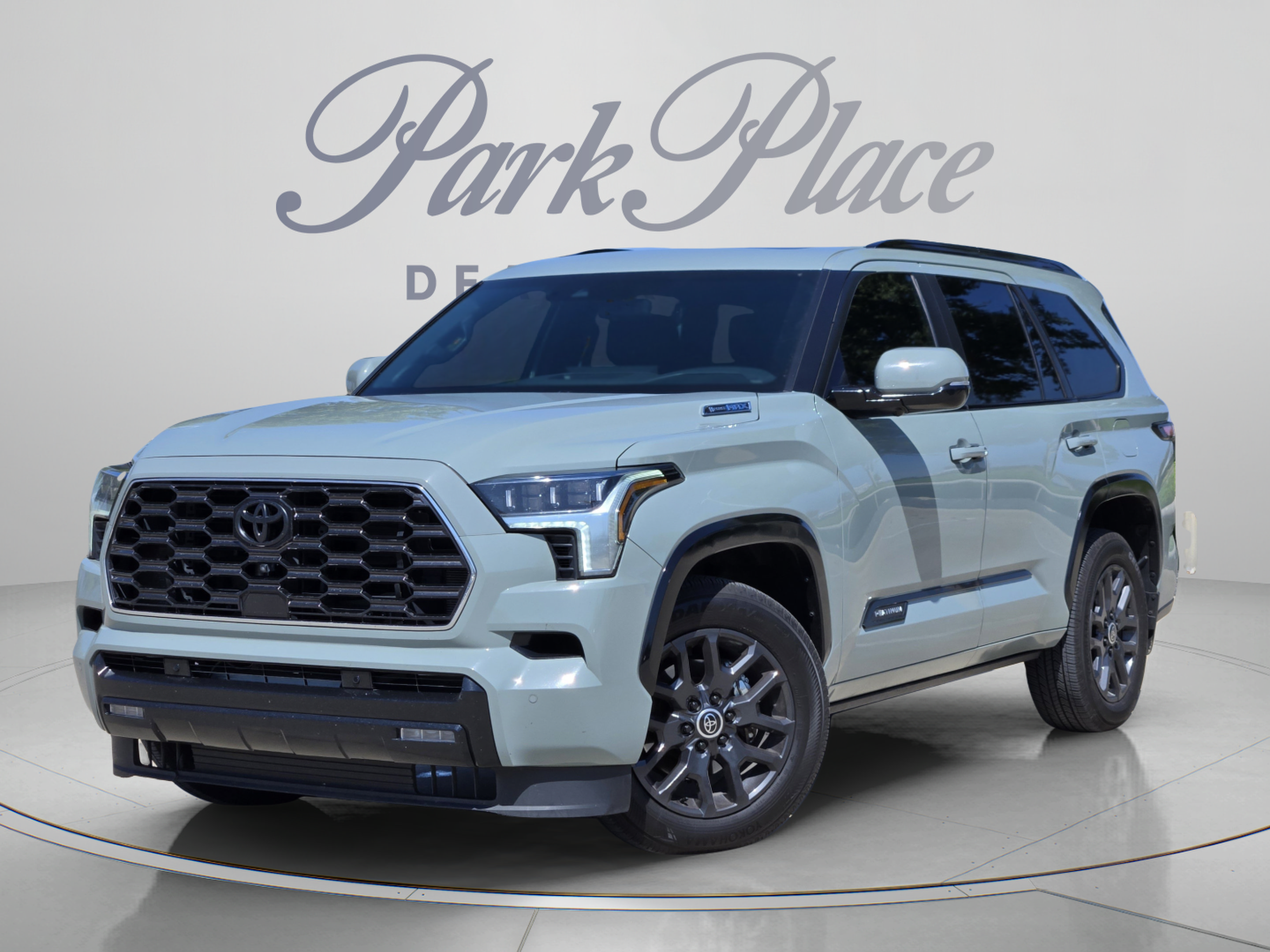 Used 2024 Toyota Sequoia Platinum AWD/4WD image 1