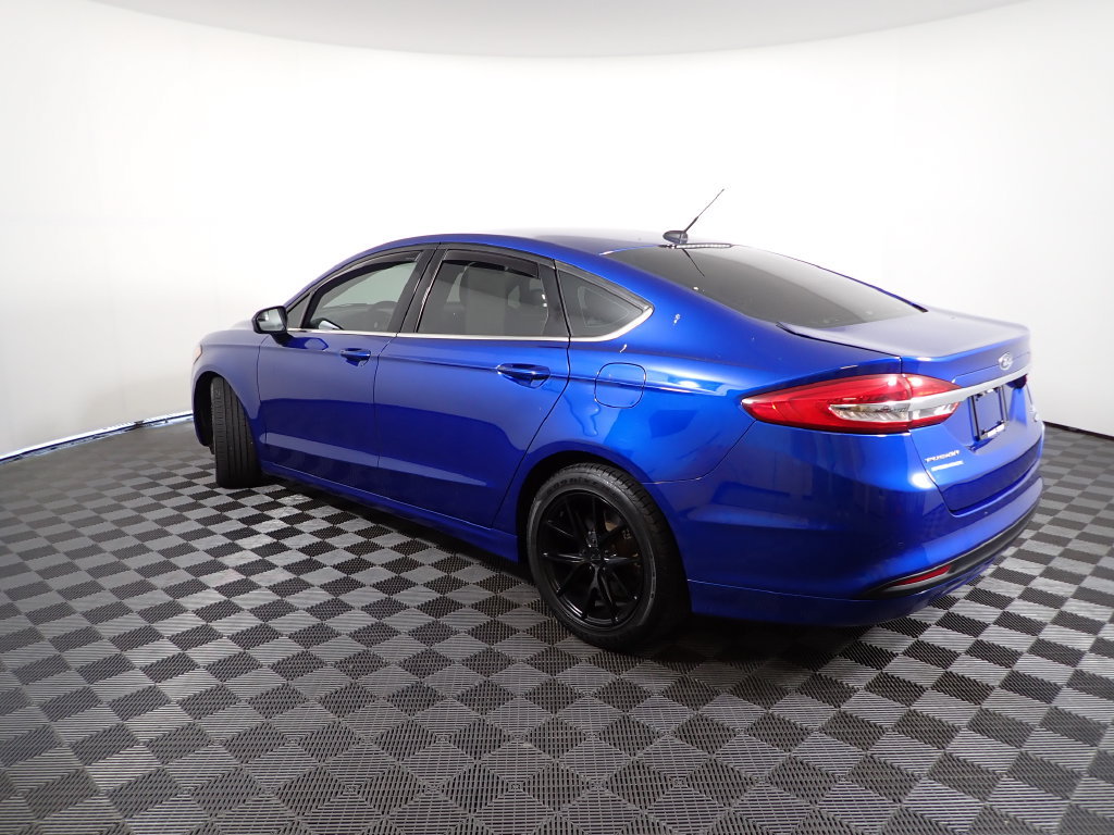 Used 2017 Ford Fusion SE w/ Fusion SE Technology Package FWD image 9