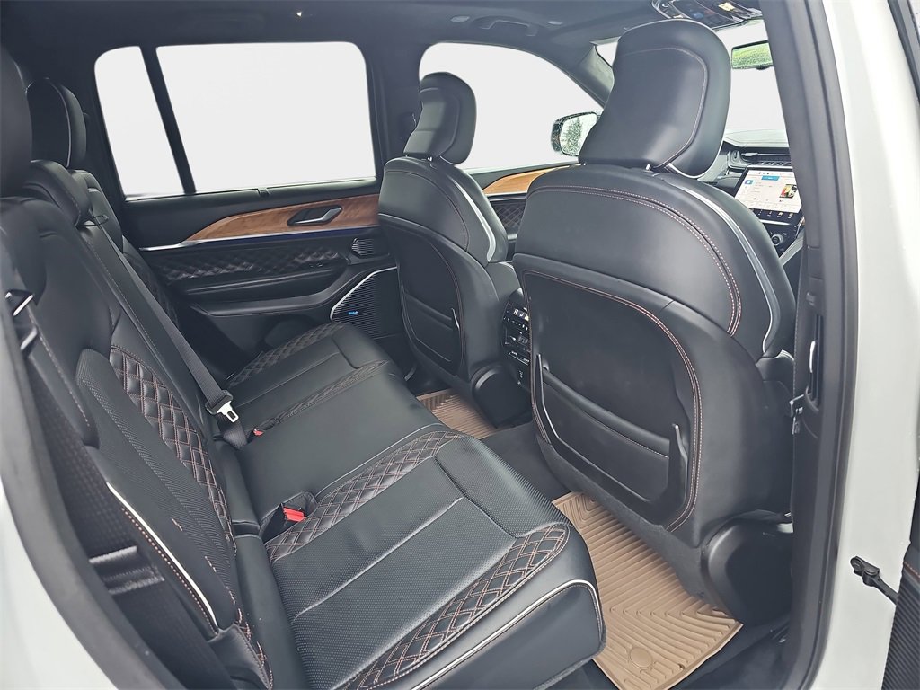 Used 2023 Jeep Grand Cherokee Summit image 16