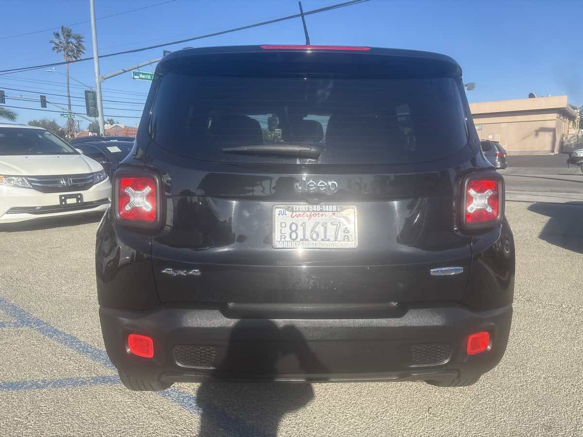 Used 2017 Jeep Renegade Latitude image 4