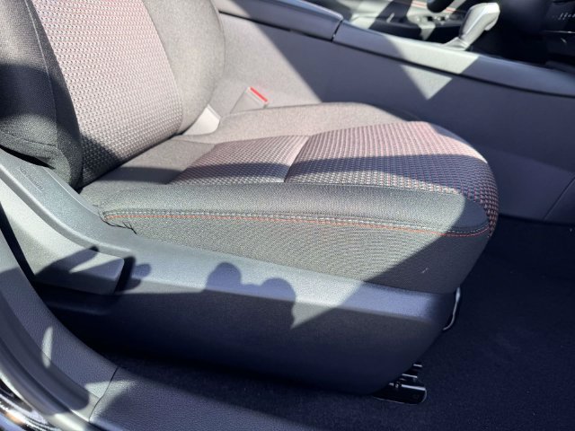 New 2027 Nissan Sentra SR w/ Floor Mat Package FWD image 9