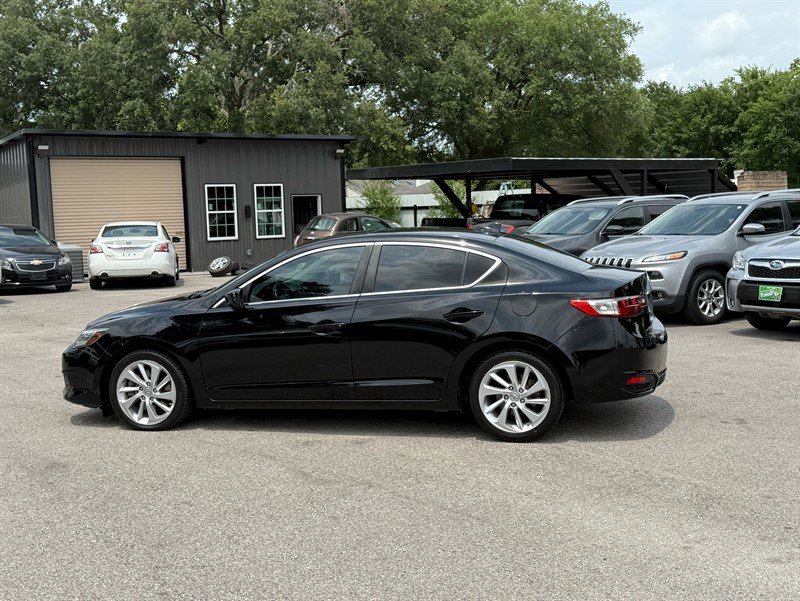 Used 2017 Acura ILX image 2