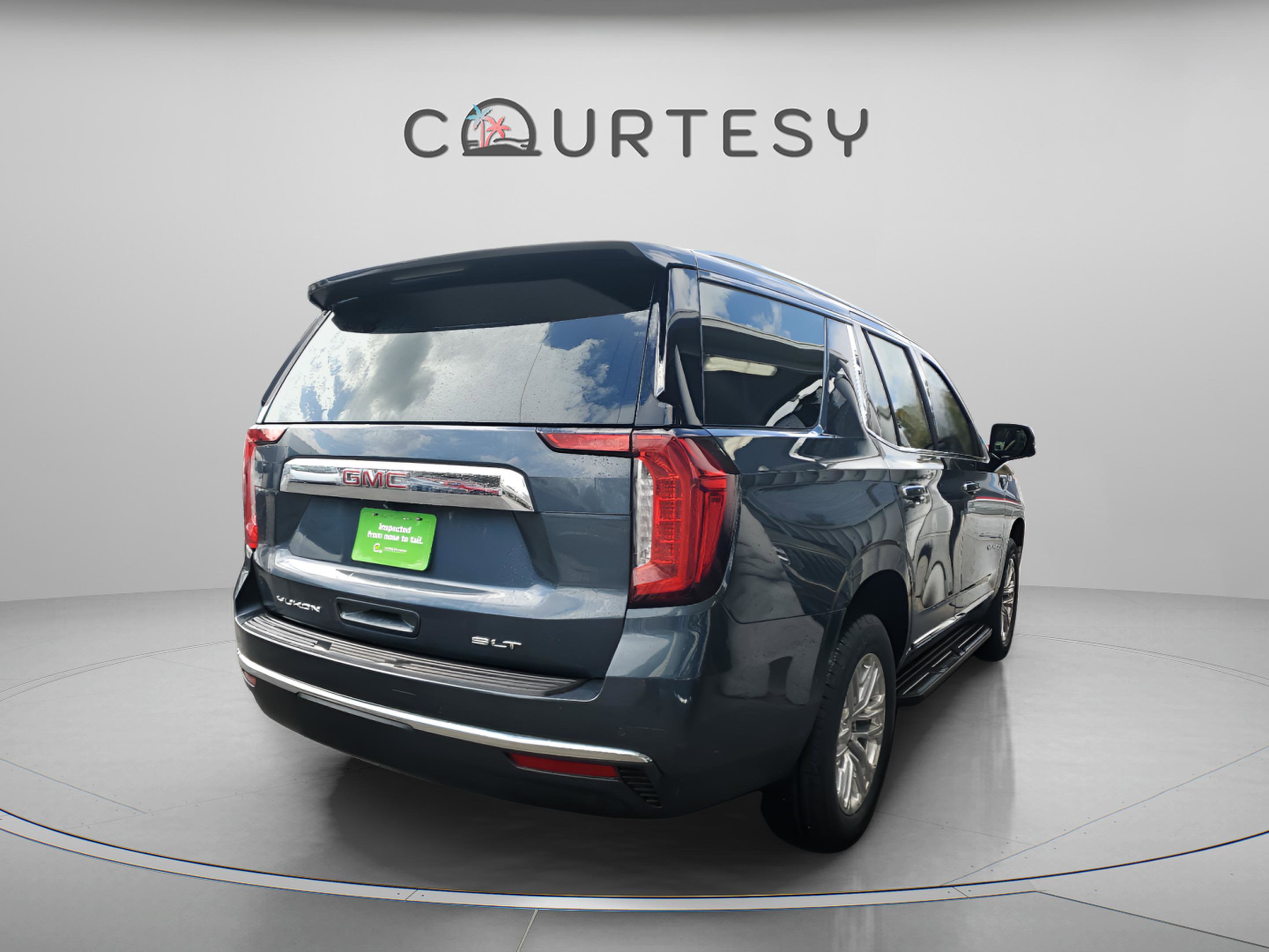 Used 2021 GMC Yukon SLT w/ SLT Premium Package image 4