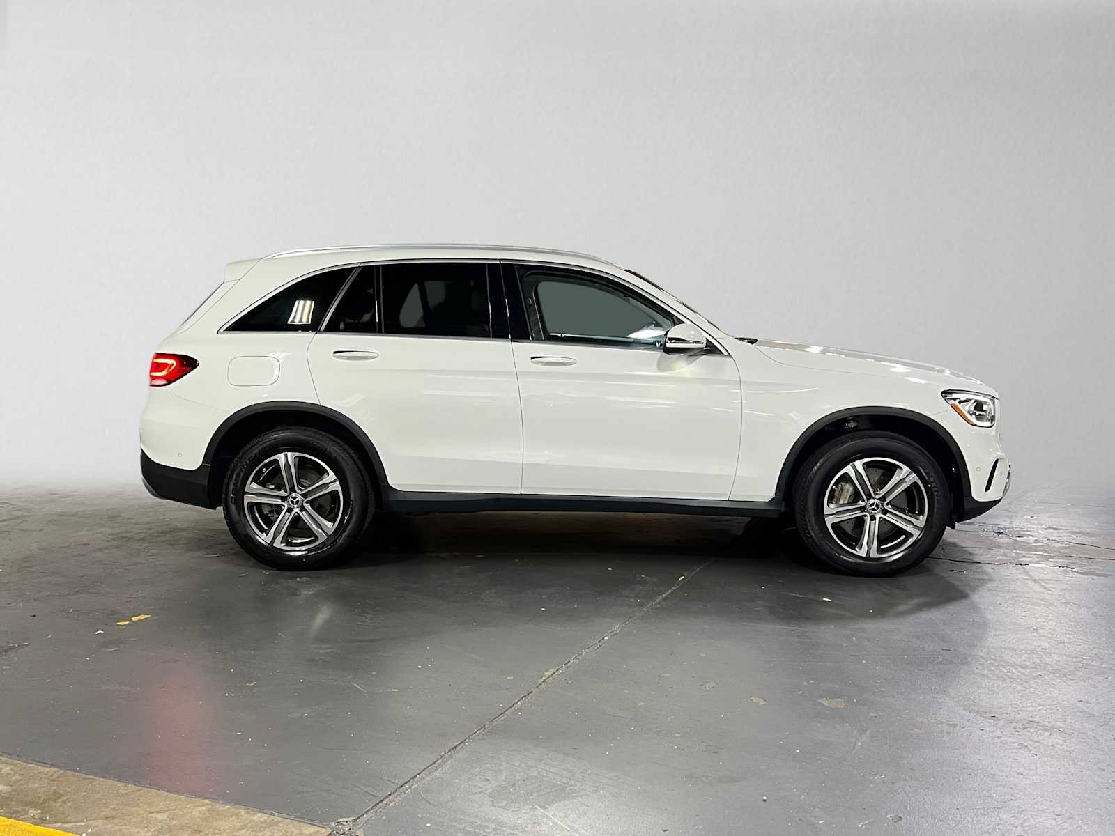 Used 2022 Mercedes-Benz GLC 300 4MATIC image 2
