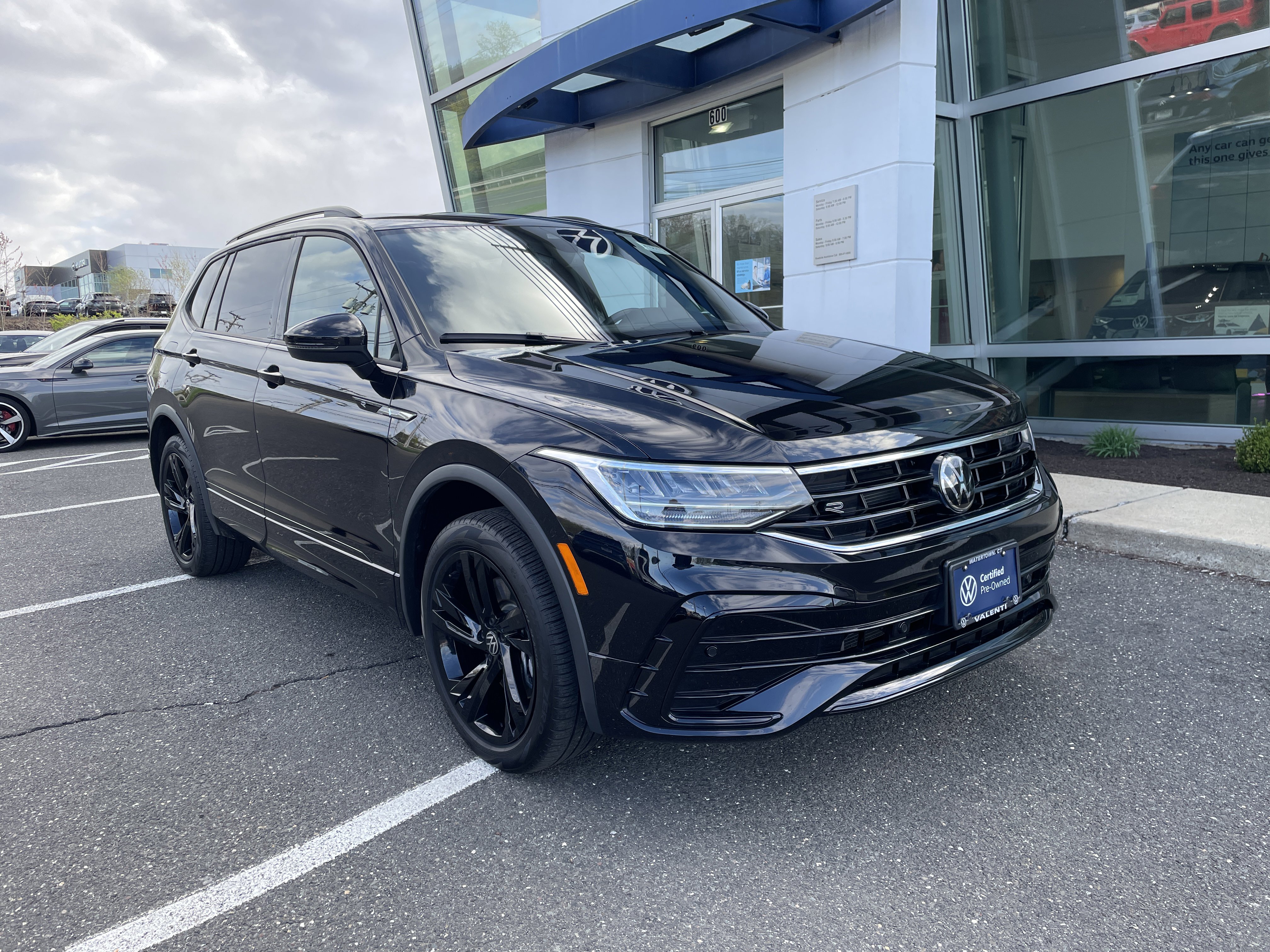 Certified 2024 Volkswagen Tiguan SE R-Line AWD/4WD image 1