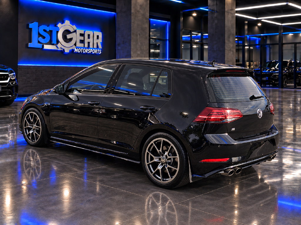 Used 2018 Volkswagen Golf R 4-Door AWD/4WD image 8