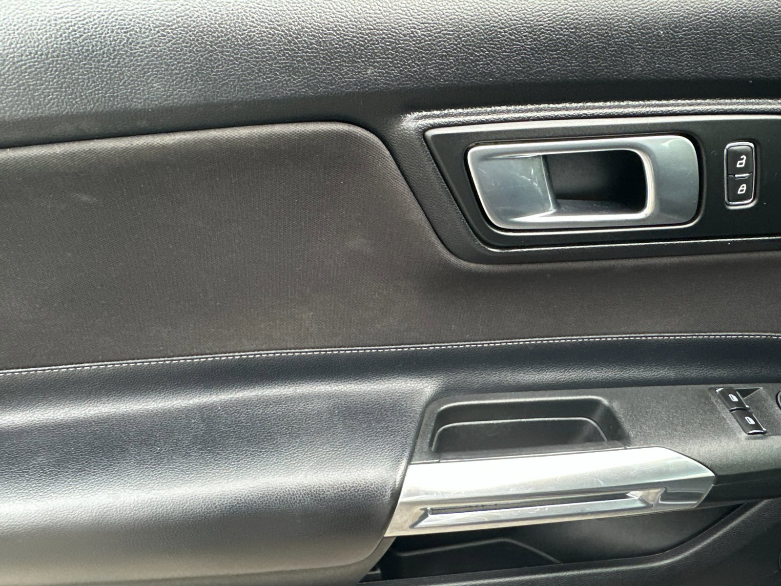 Certified 2018 Ford Mustang Coupe image 11