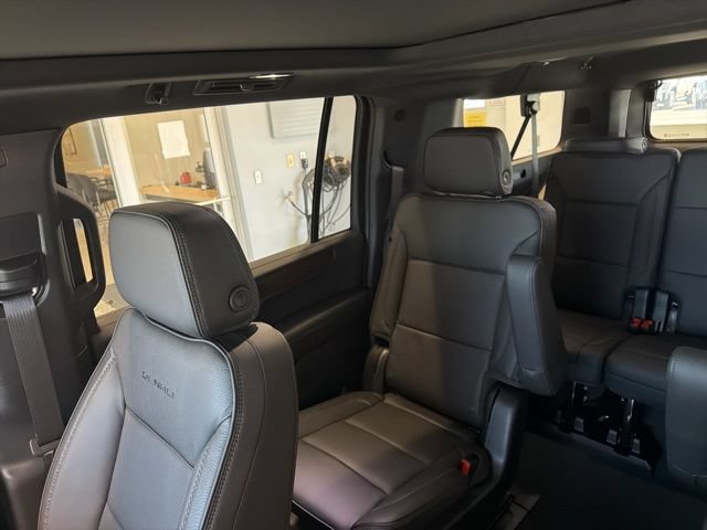 Used 2026 GMC Yukon XL Denali w/ Sun & Power Step Package AWD/4WD image 22