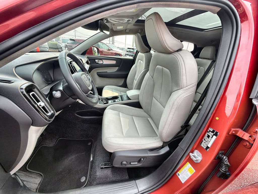 Used 2021 Volvo XC40 T5 Momentum AWD/4WD image 19