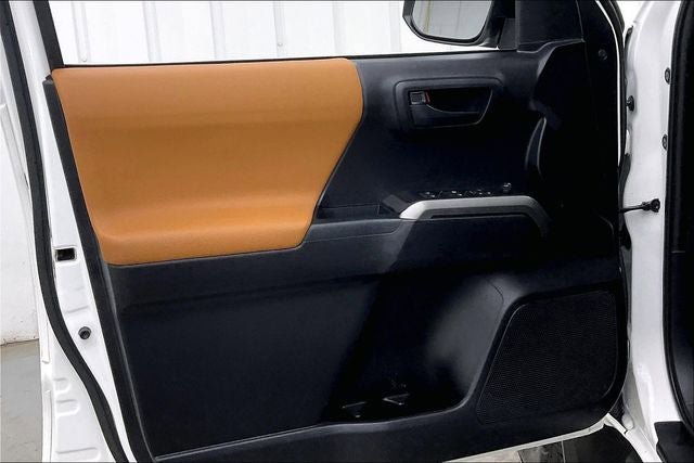 Used 2020 Toyota Tacoma SR5 AWD/4WD image 20