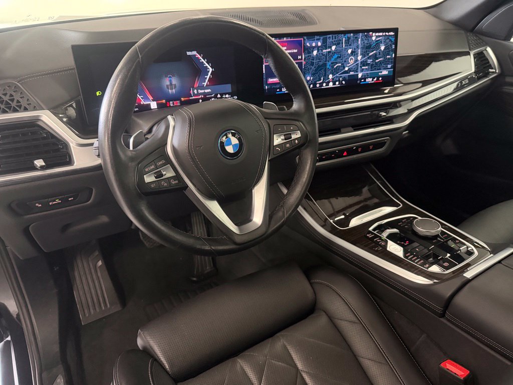 Used 2024 BMW X5 xDrive50e w/ Parking Assistance Package AWD/4WD image 11