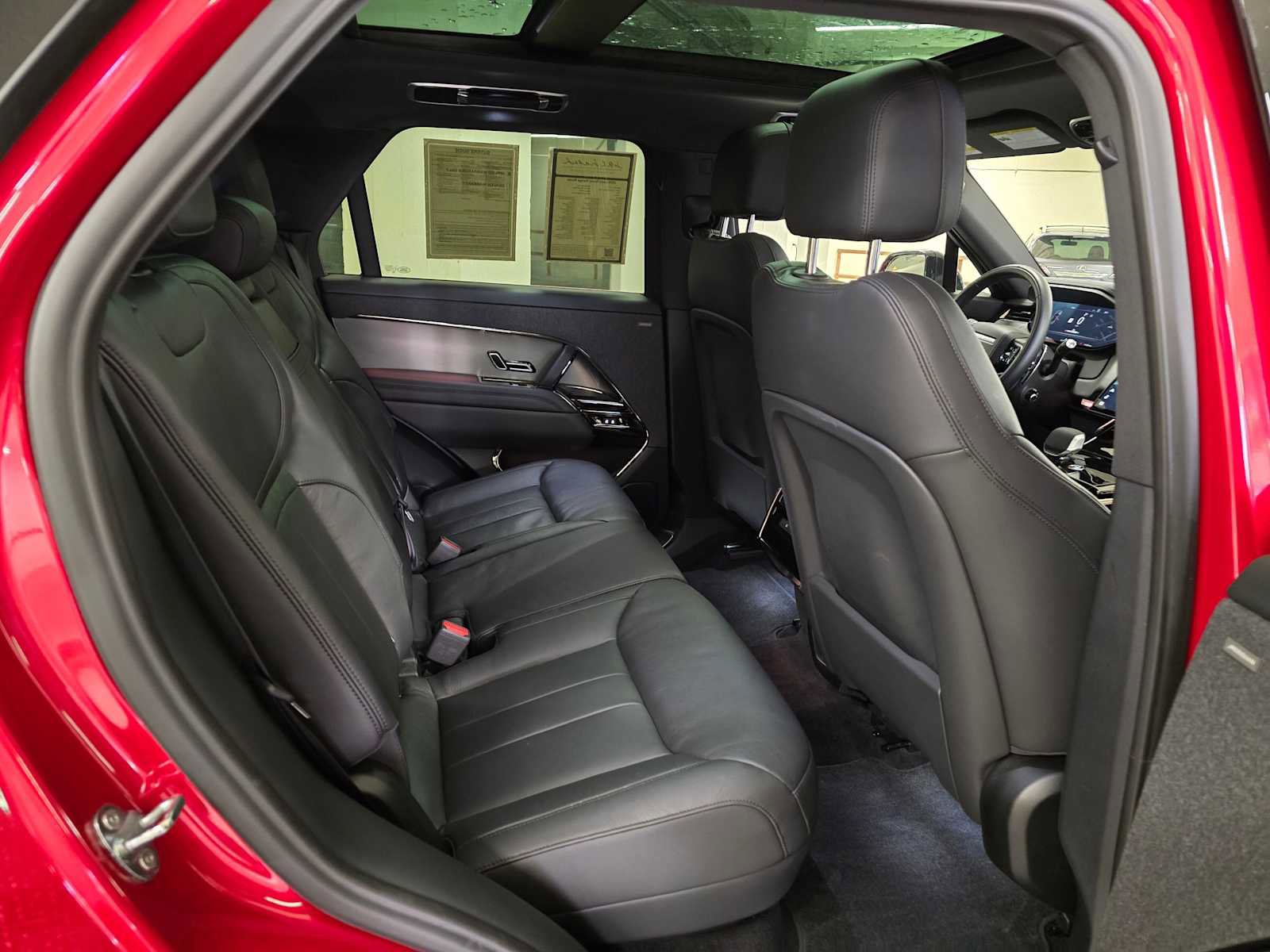 Used 2025 Land Rover Range Rover Sport image 14