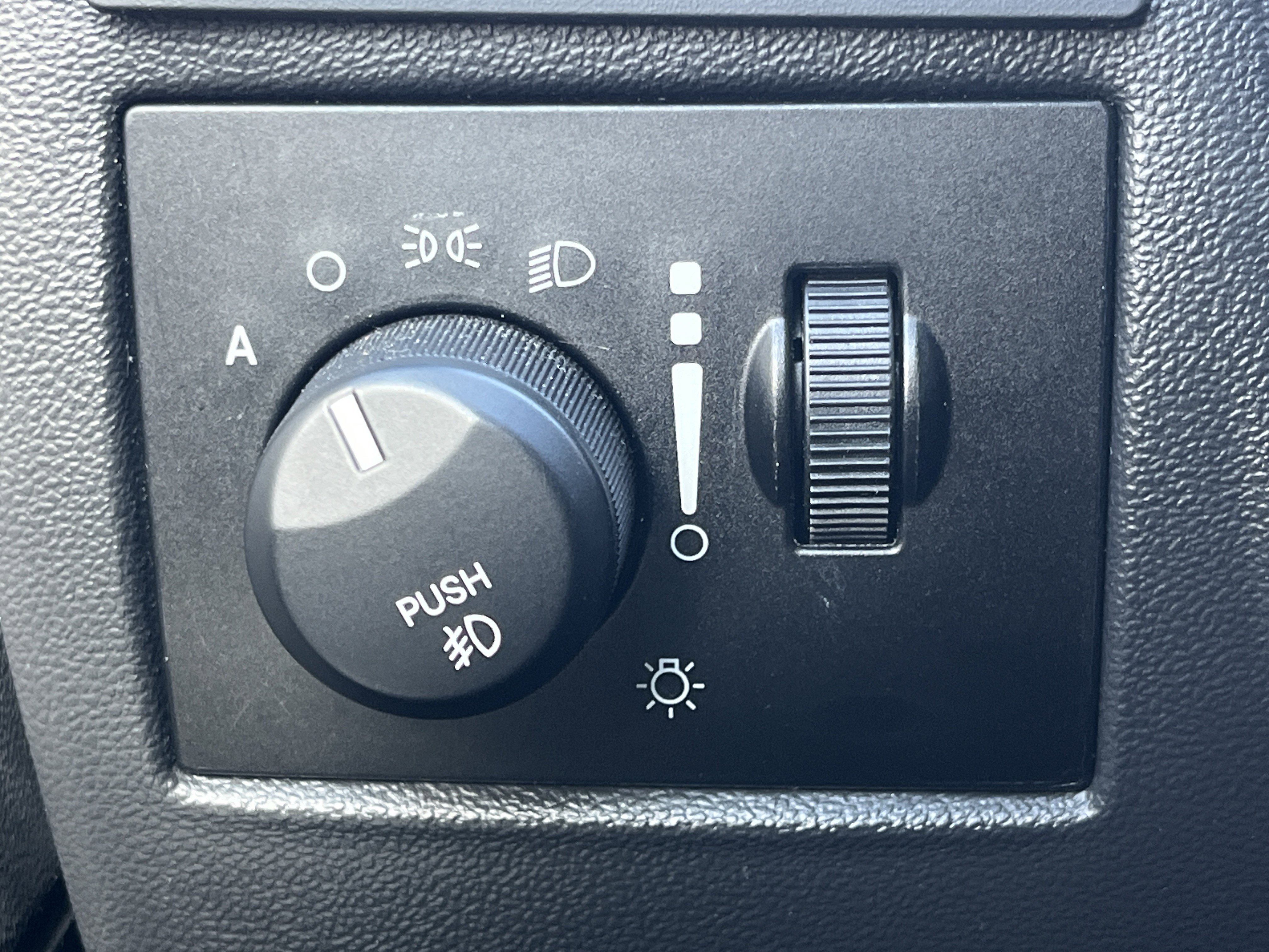 Used 2010 Dodge Challenger R/T image 10