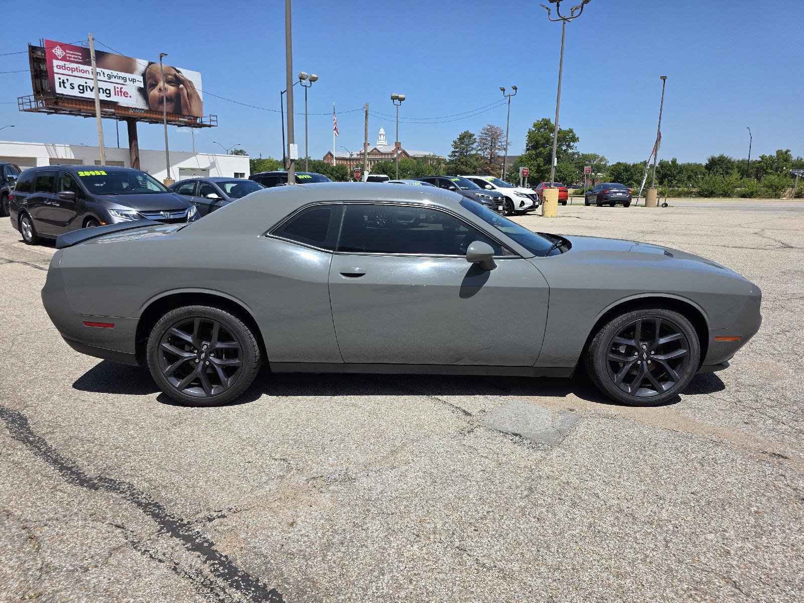 Used 2019 Dodge Challenger SXT w/ Blacktop Package RWD image 4