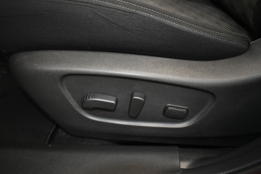 Used 2020 Nissan Rogue Sport SV w/ All-Weather Package image 3