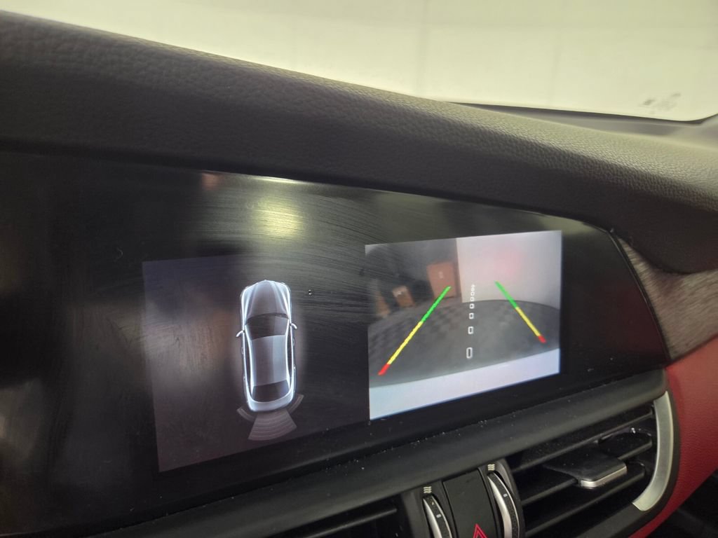 Used 2020 Alfa Romeo Giulia RWD image 10
