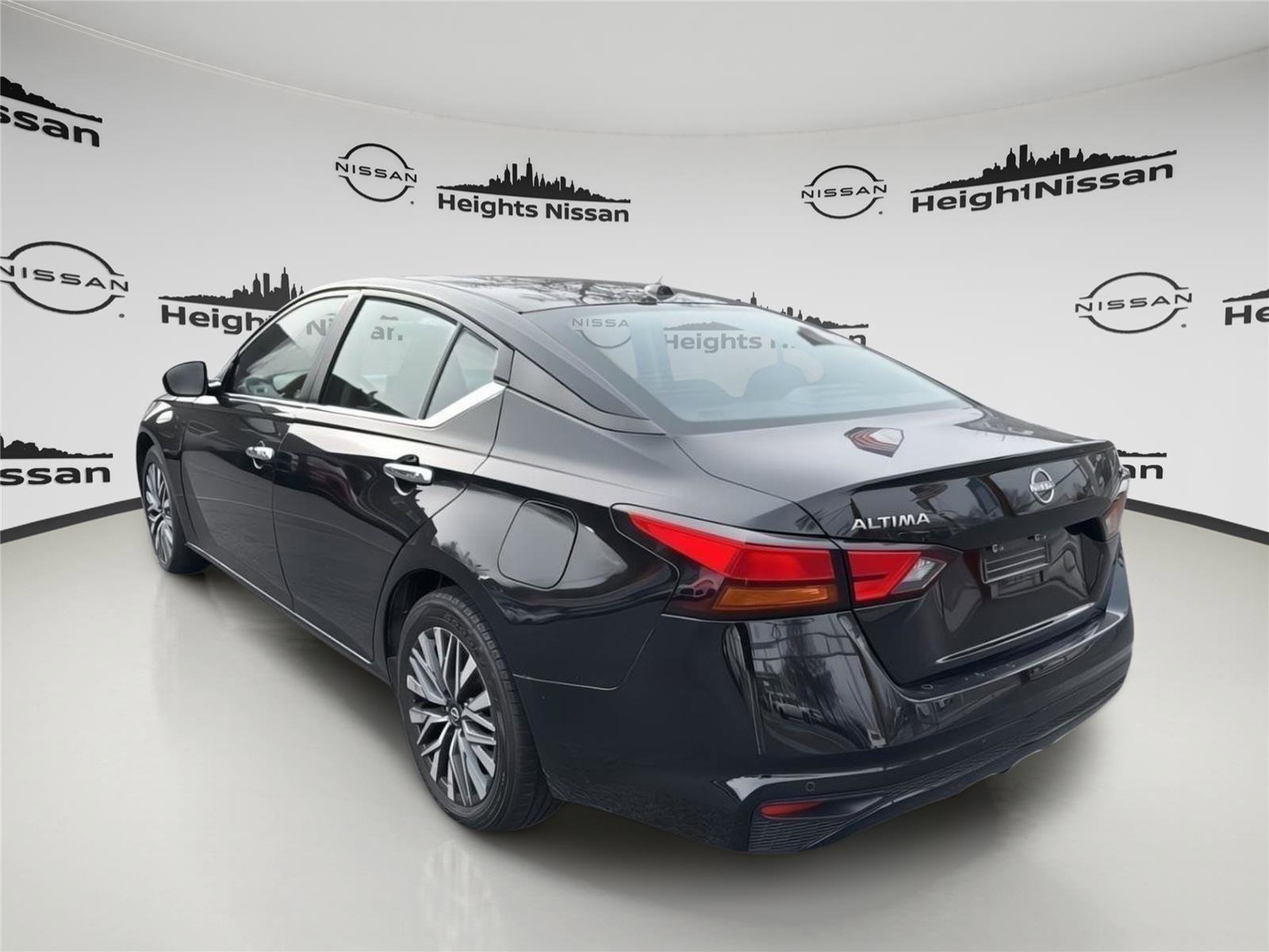 Used 2023 Nissan Altima 2.5 SV image 4