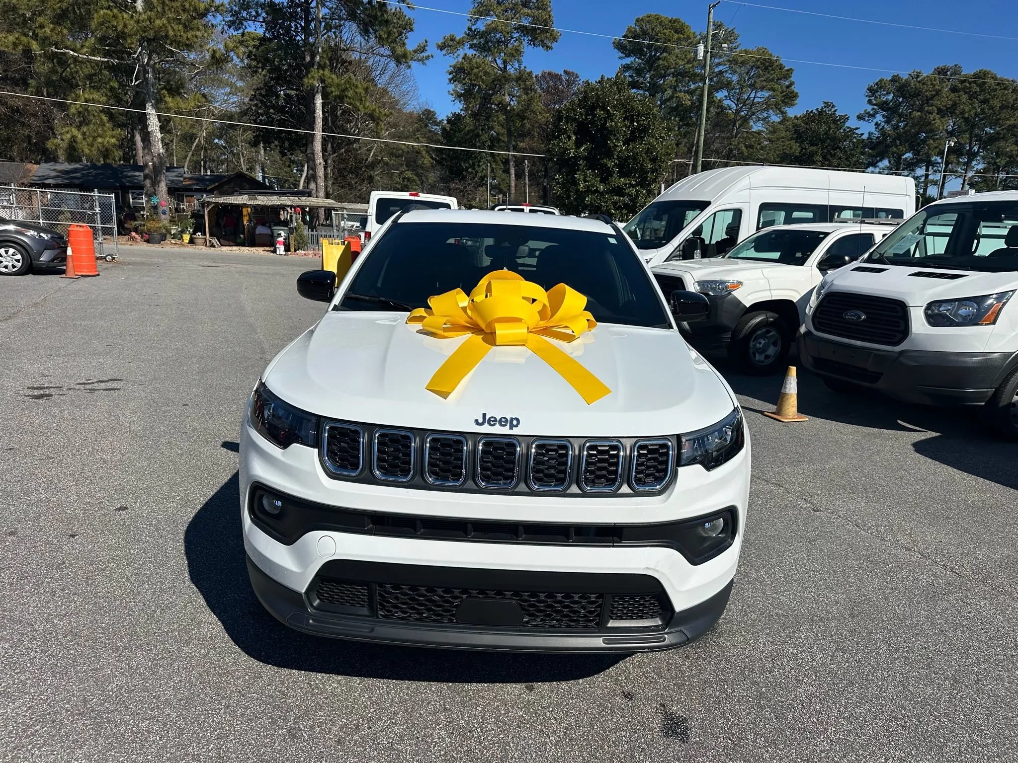 Used 2025 Jeep Compass Latitude AWD/4WD image 3