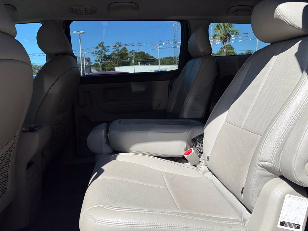 Used 2019 Kia Sedona LX FWD image 17