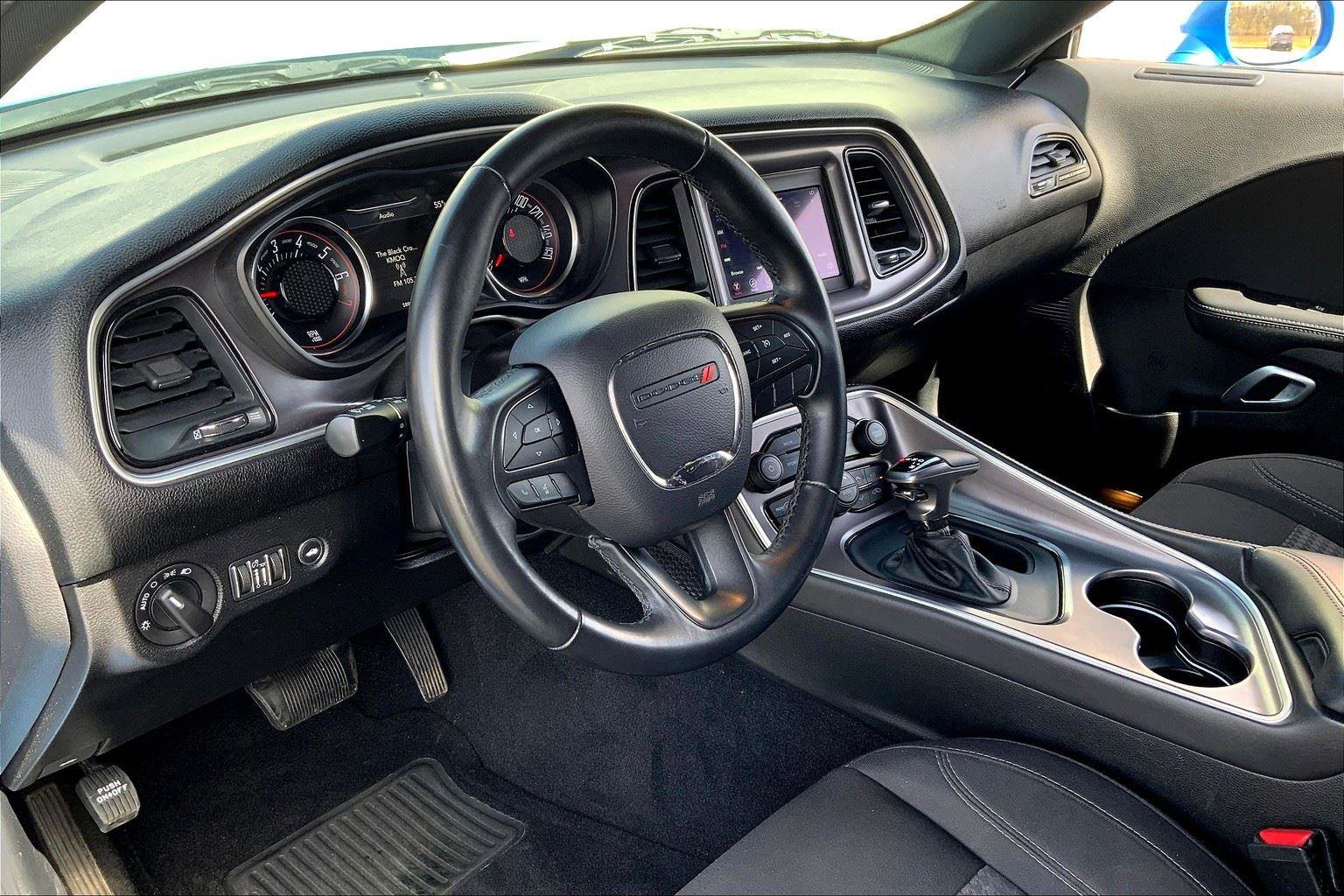 Used 2019 Dodge Challenger SXT image 10