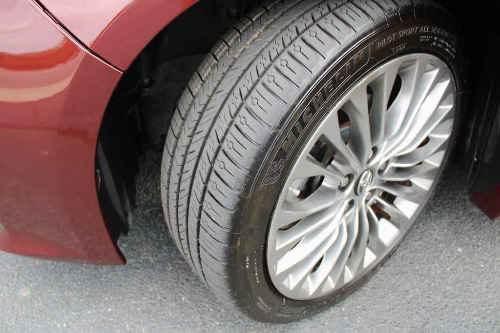 Used 2016 Toyota Avalon Limited w/ Protection Package FWD image 18