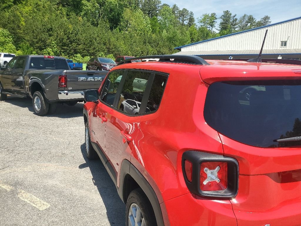 Used 2022 Jeep Renegade Latitude AWD/4WD image 8