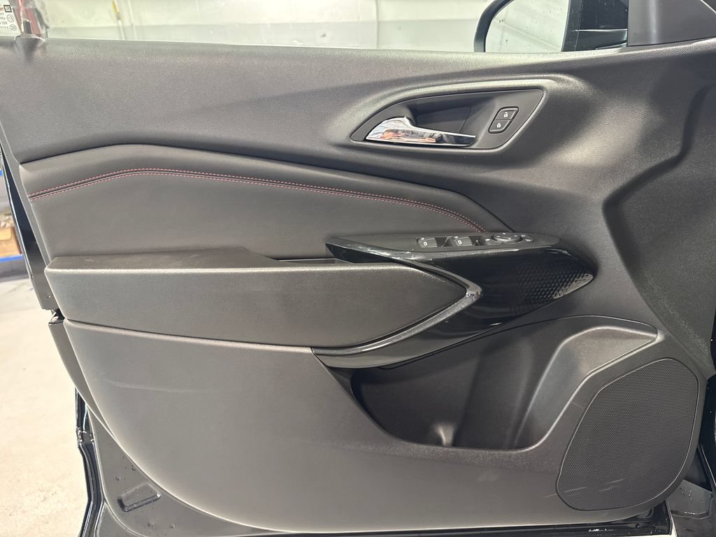 New 2026 Chevrolet Trax RS w/ Sunroof Package FWD image 31