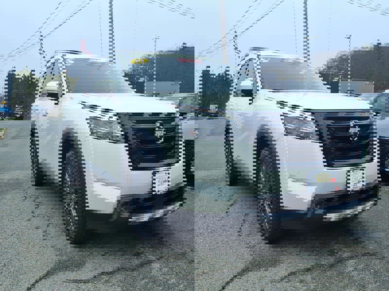 Used 2023 Nissan Pathfinder SL w/ SL Premium Package image 3