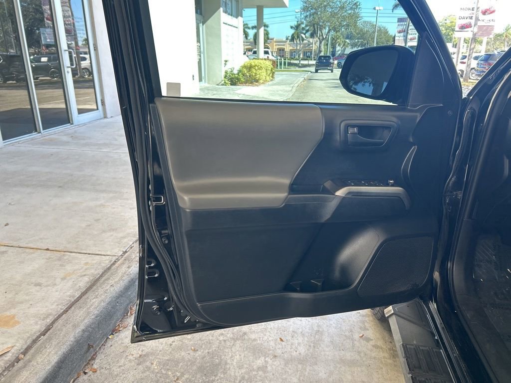 Used 2017 Toyota Tacoma SR5 w/ Tow Package image 33