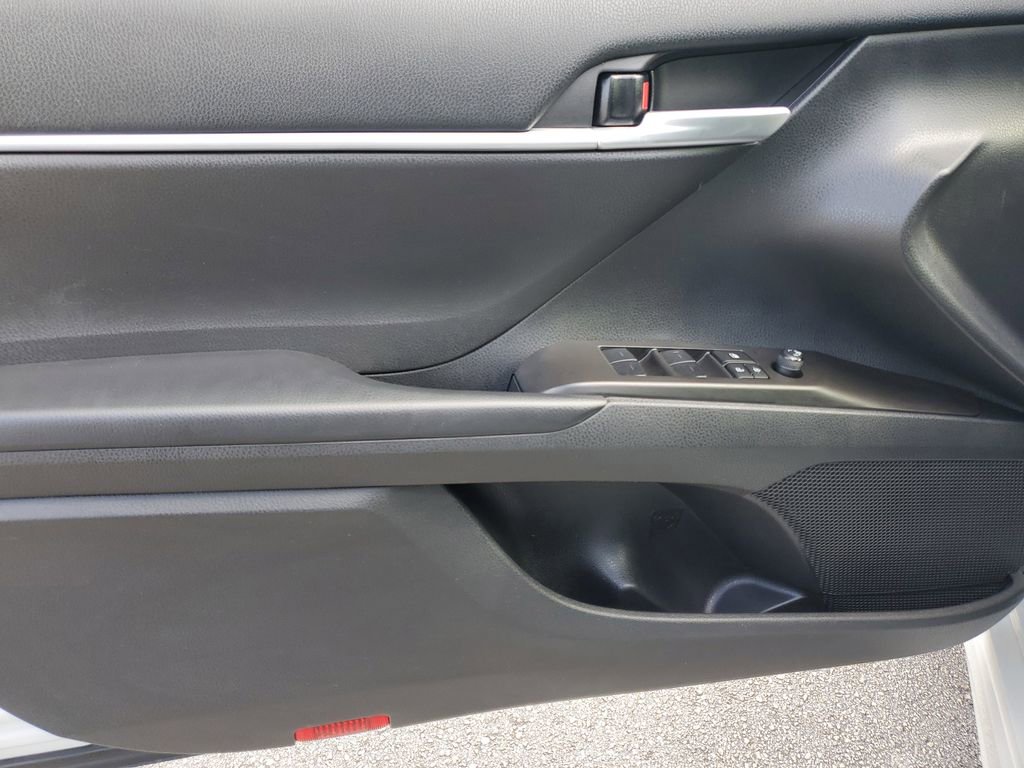 Used 2023 Toyota Camry SE w/ Convenience Package image 16