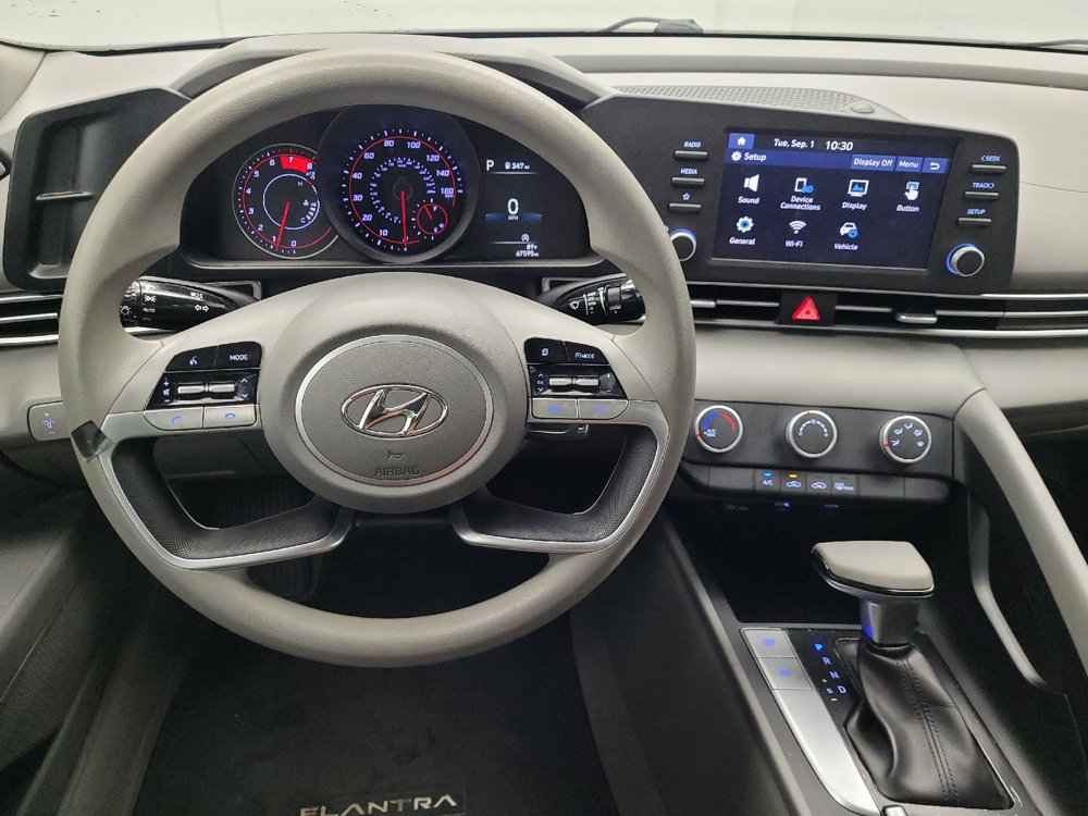 Used 2021 Hyundai Elantra SE FWD image 22