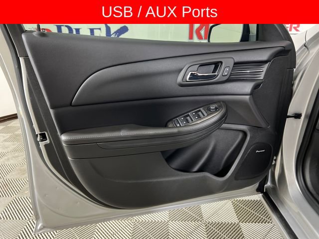 Used 2015 Chevrolet Malibu LT image 11