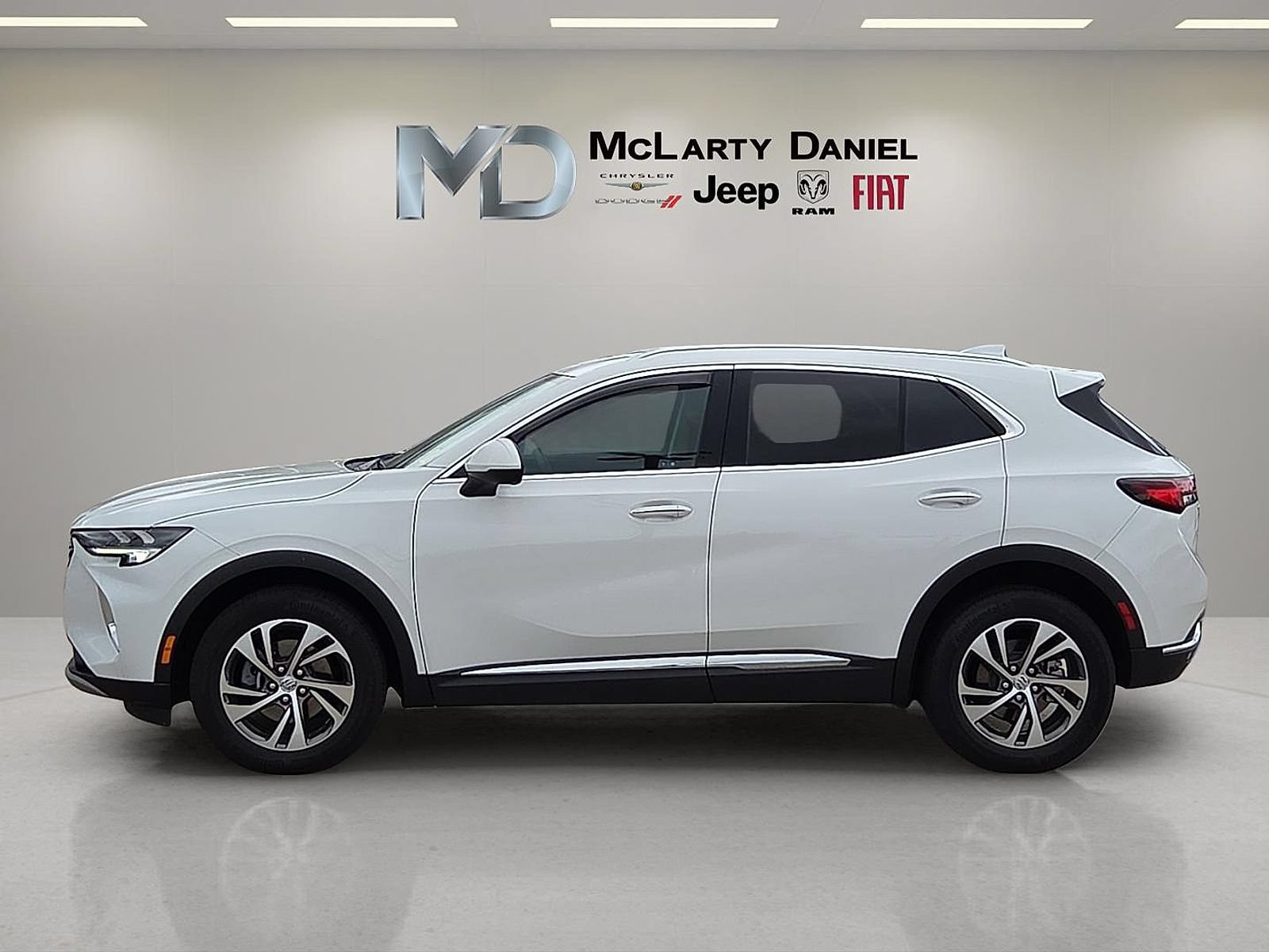 Used 2023 Buick Envision Essence AWD/4WD image 3