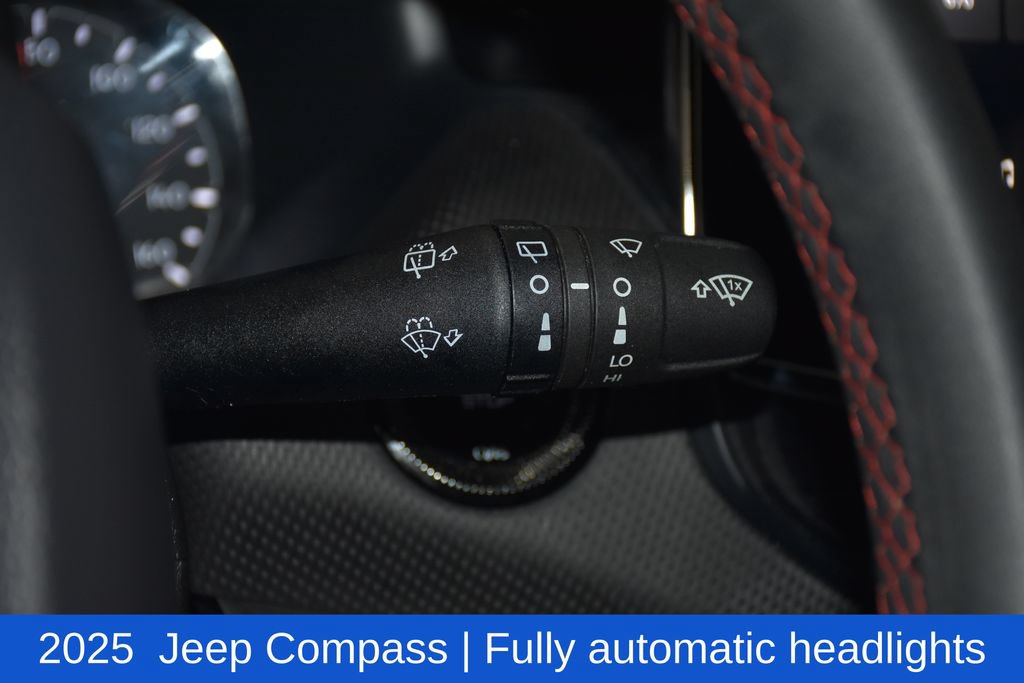 Used 2025 Jeep Compass Trailhawk AWD/4WD image 12
