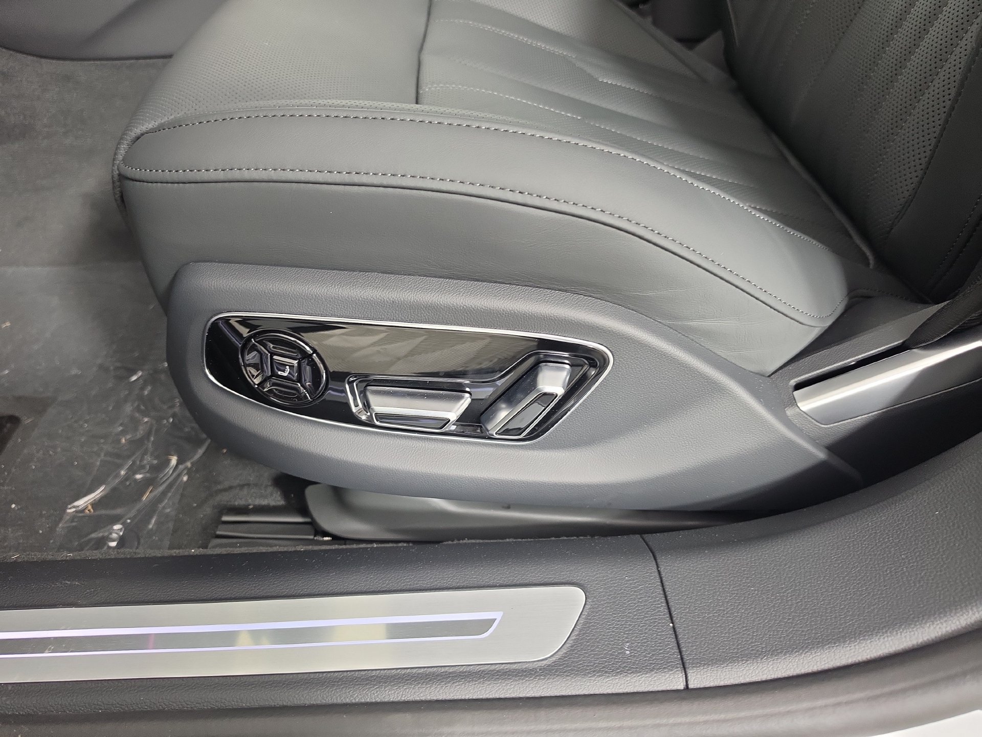 New 2026 Audi A8 L 3.0T AWD/4WD image 15