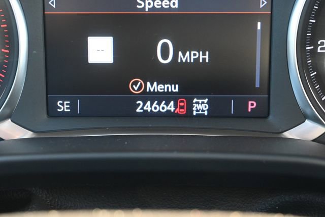 Used 2023 GMC Acadia SLE w/ Driver Convenience Package image 16