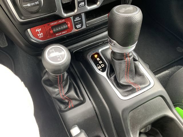 Used 2023 Jeep Wrangler Unlimited Rubicon w/ Cold Weather Group AWD/4WD image 16