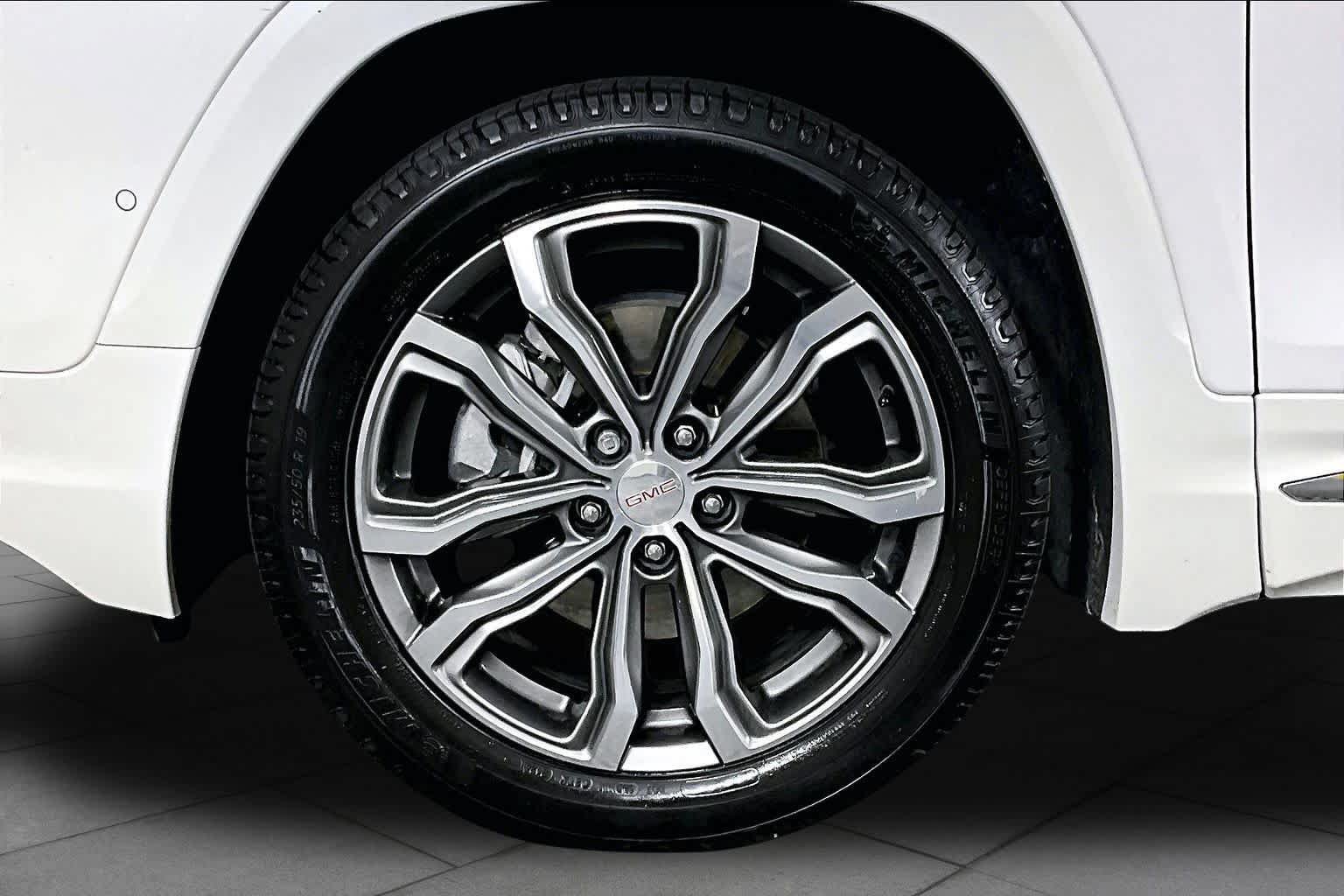 Used 2020 GMC Terrain Denali w/ Denali Premium Package FWD image 10
